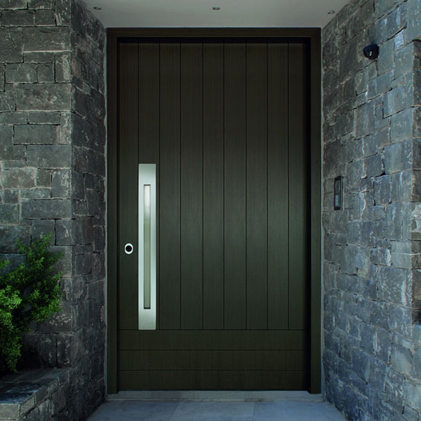 Pivot door dressed with Oak wood panels